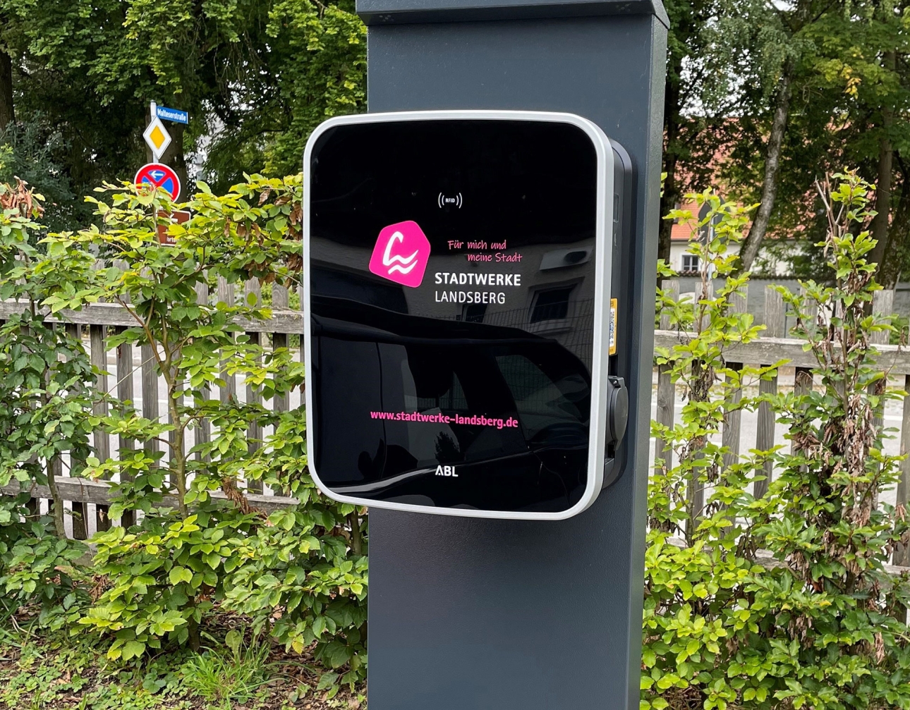 12.01.2022 - Stadtwerke Landsberg helfen Unternehmen beim Aufbau von Ladesäulen für E-Autos
